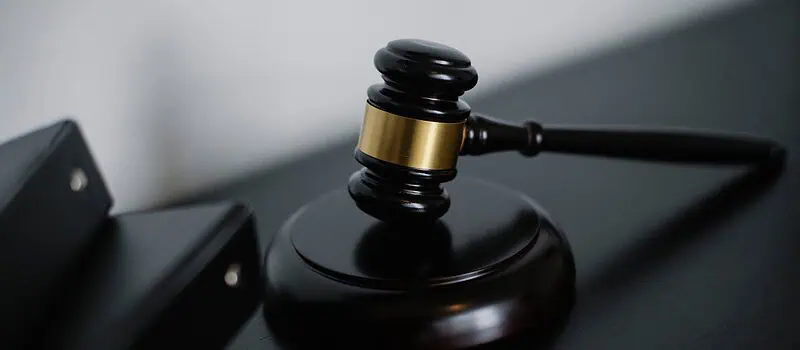 Jak prawnik budowlany chroni inwestora przed kosztownymi błędami na budowie