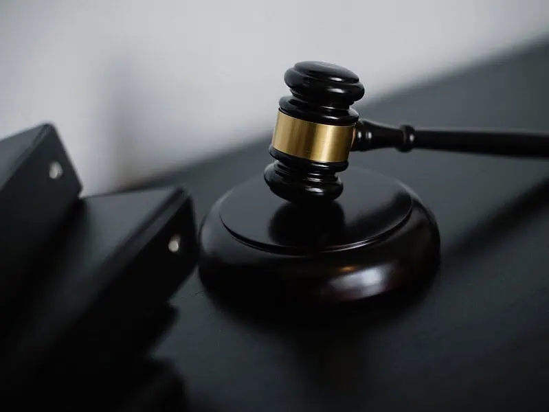 Jak prawnik budowlany chroni inwestora przed kosztownymi błędami na budowie