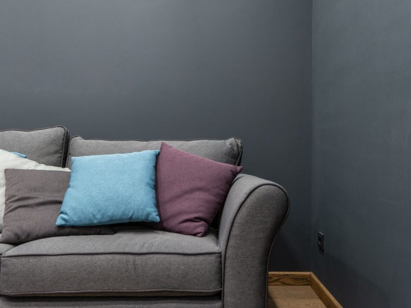 Sofa do poczekalni – jakie kolory i materiały budują profesjonalny wizerunek firmy