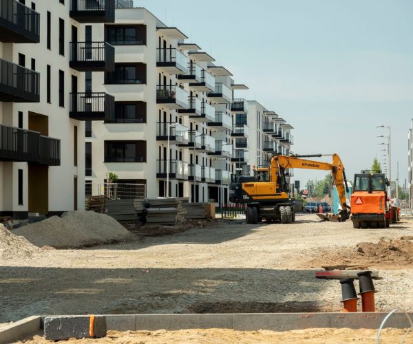 Nowa ładowarka teleskopowa – na co zwrócić uwagę przed zakupem?